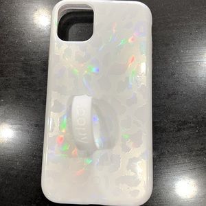 Loopy Case White iridescent cheetah print